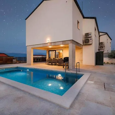 Brandneue -beheizter Pool Mit Schoenem Meerblick By Interhome 別荘 *