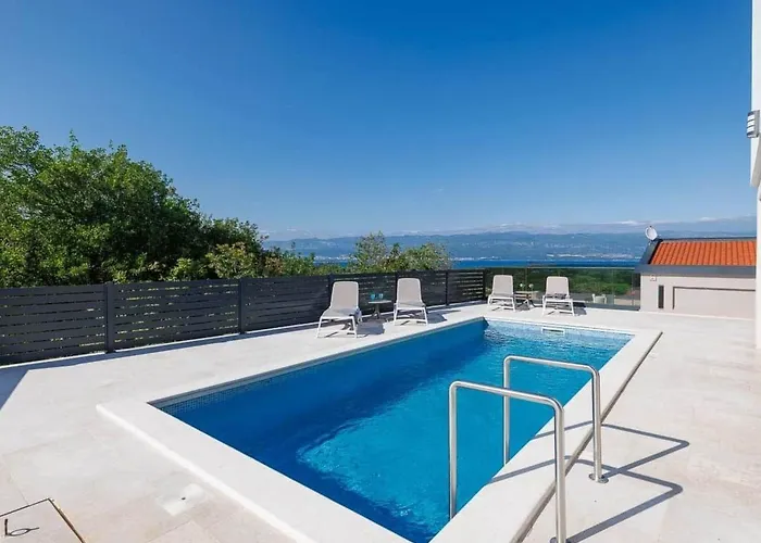 Brandneue -beheizter Pool Mit Schoenem Meerblick By Interhome