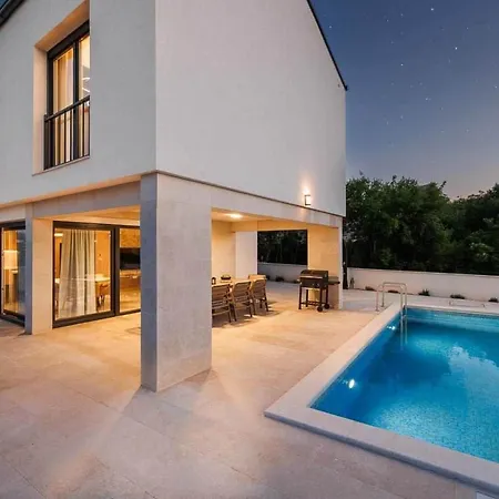 Brandneue -beheizter Pool Mit Schoenem Meerblick By Interhome Casa vacanze *