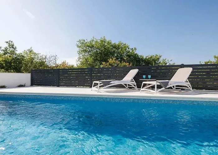 Brandneue -beheizter Pool Mit Schoenem Meerblick By Interhome Casa vacanze *