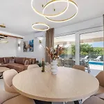 펜션 Brandneue -beheizter Pool Mit Schoenem Meerblick By Interhome 비르브닉