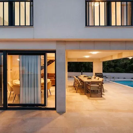 Brandneue -beheizter Pool Mit Schoenem Meerblick By Interhome 펜션
