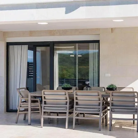 Brandneue -beheizter Pool Mit Schoenem Meerblick By Interhome 펜션